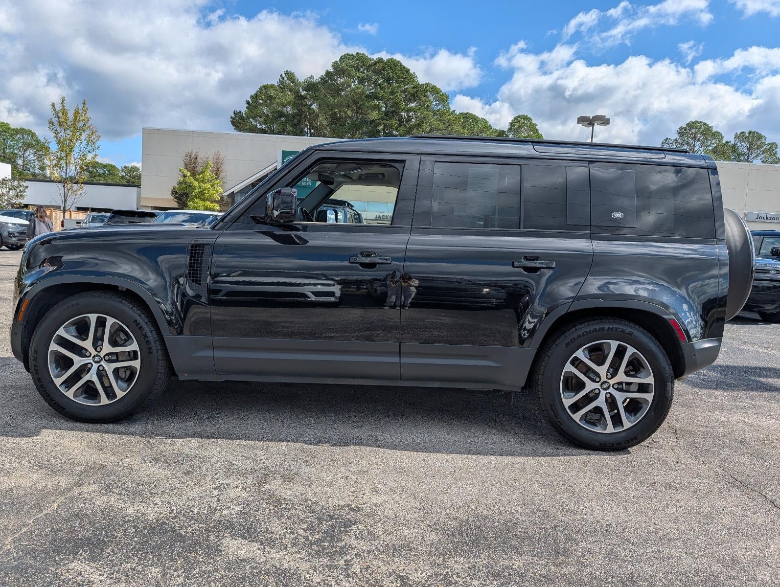 2023 Land Rover Defender 110 SE AWD