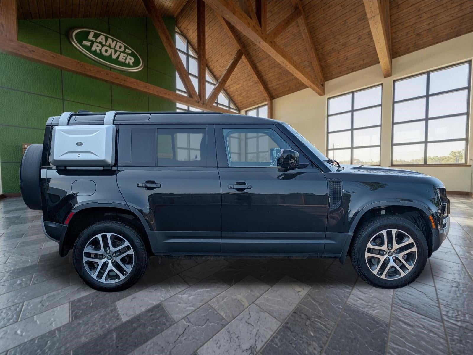 2020 Land Rover Defender 110 SE AWD