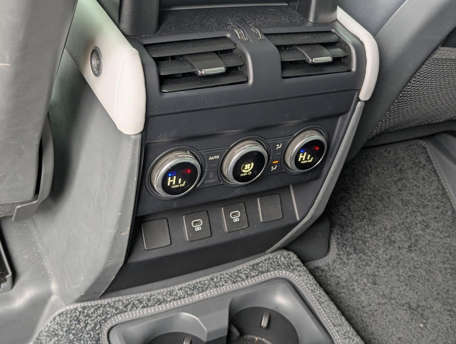 2025 Land Rover Defender 130 P500 V8