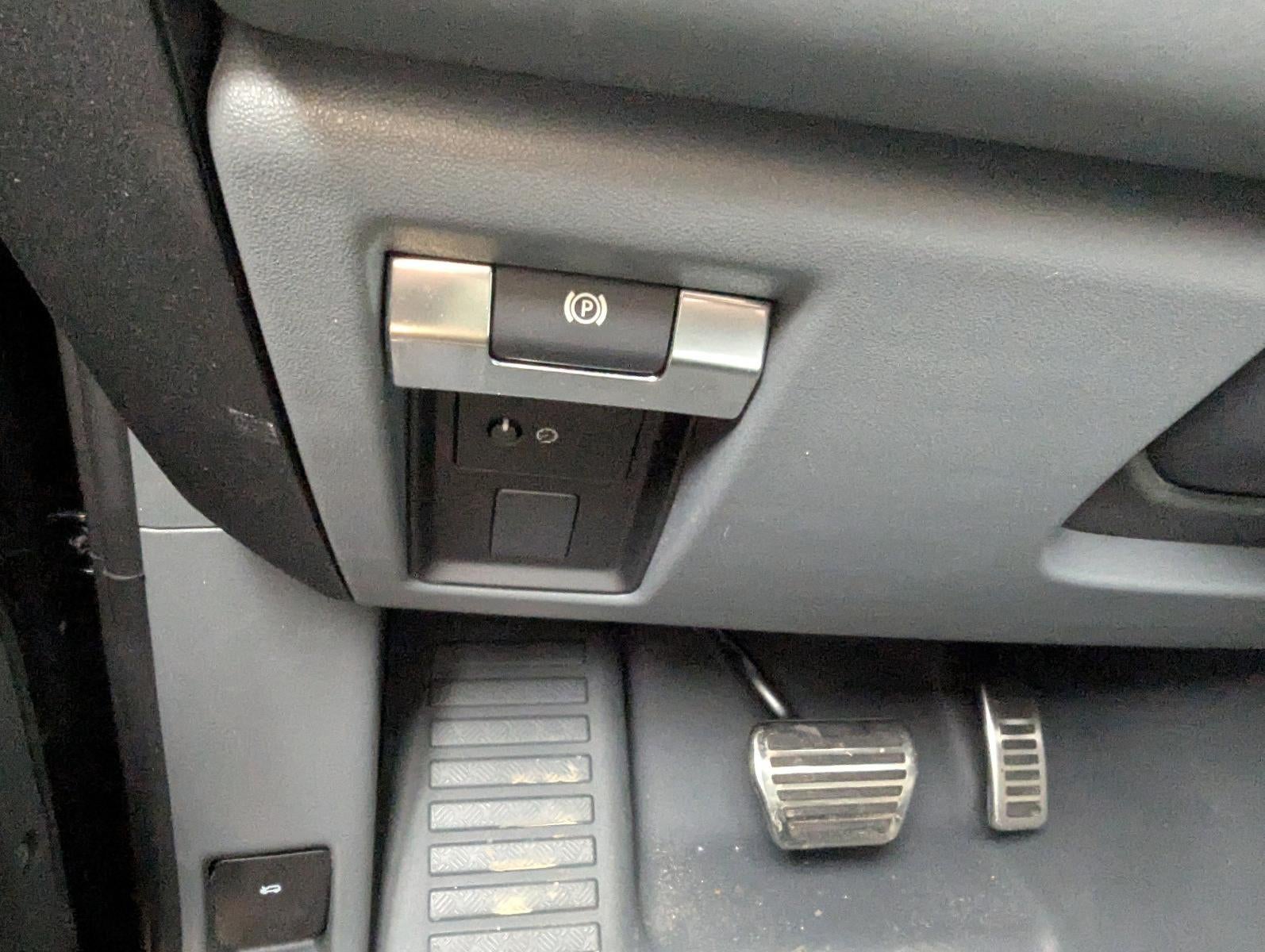 2025 Land Rover Defender 130 P500 V8