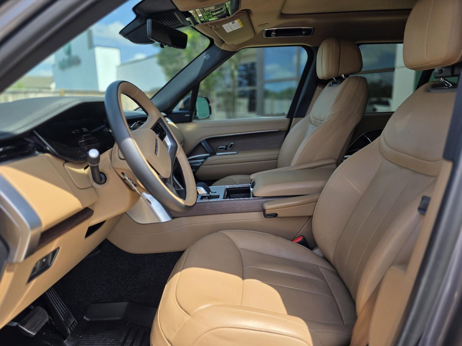 2025 Land Rover Range Rover P550e SE SWB