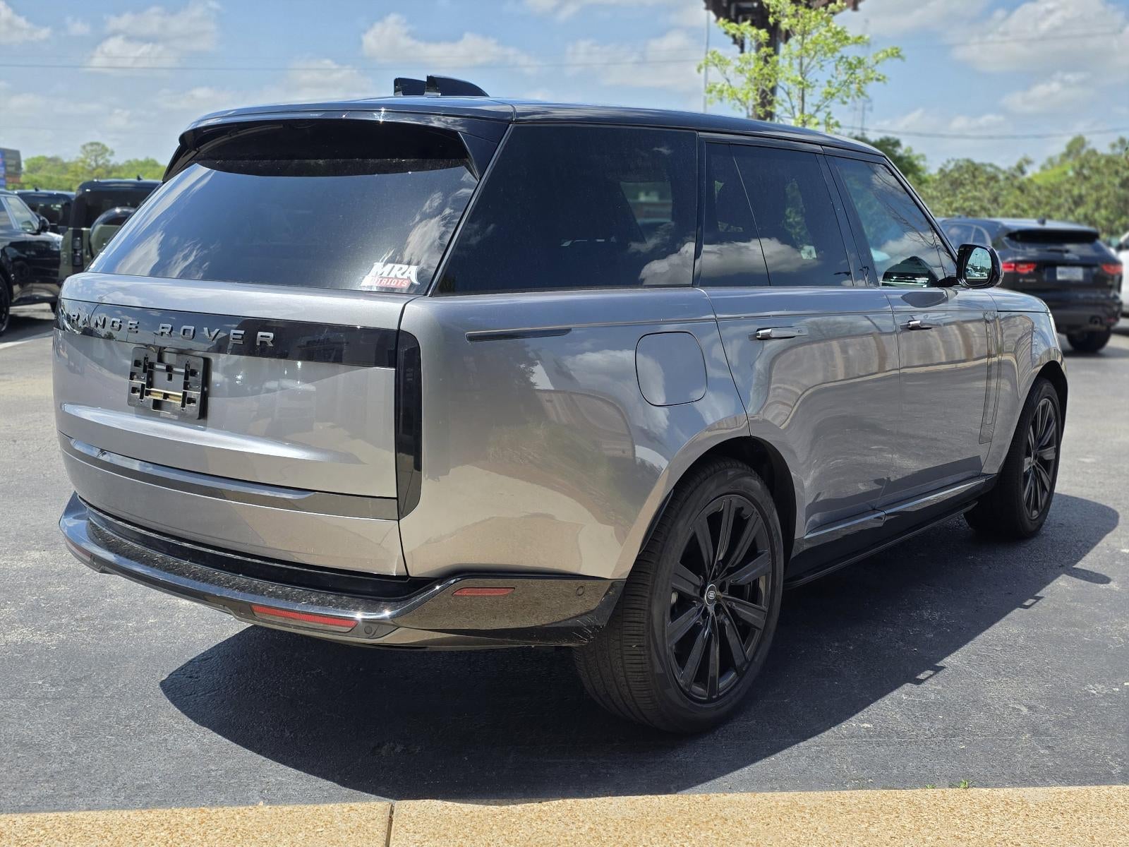 2025 Land Rover Range Rover P550e SE SWB