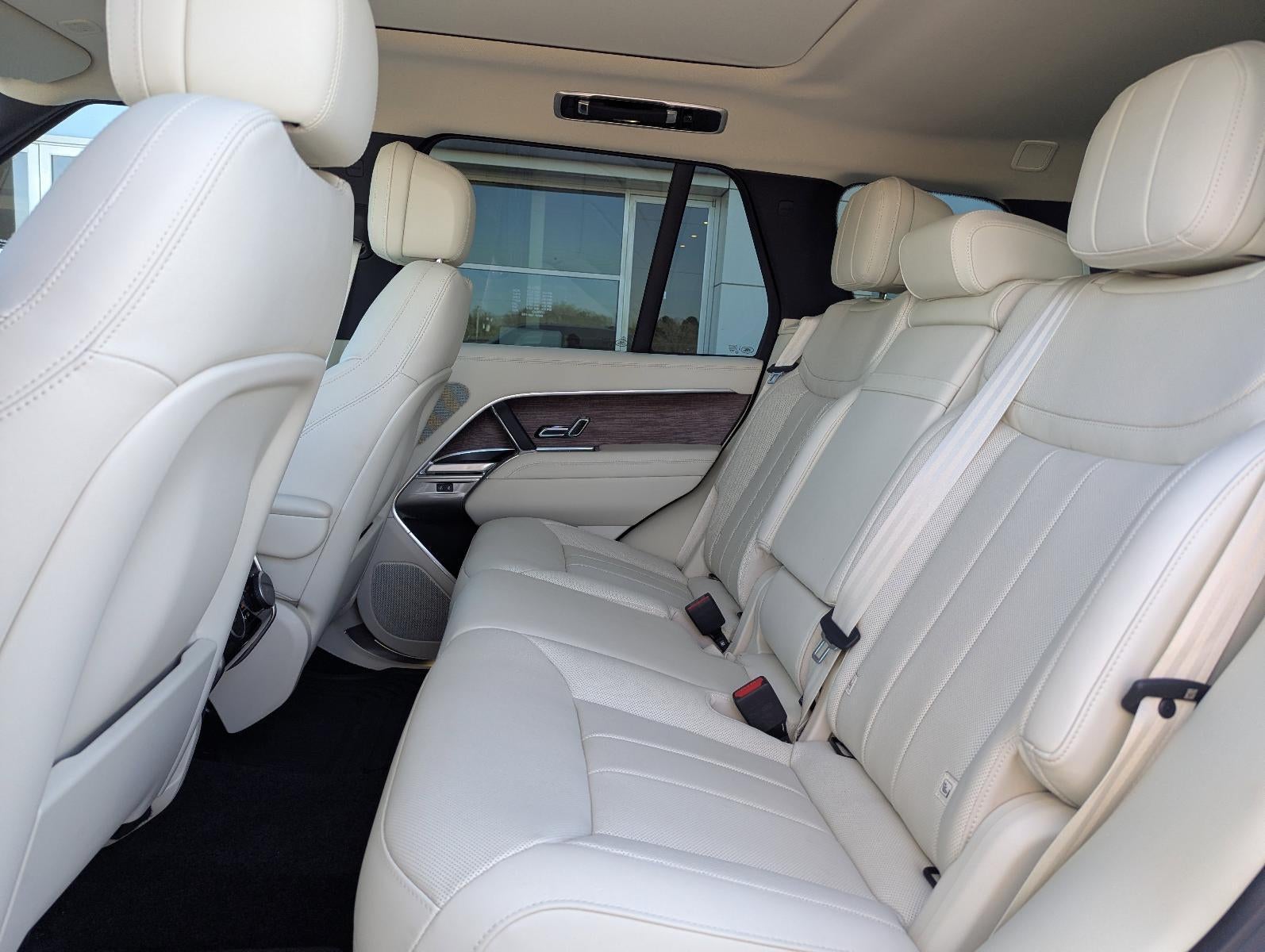 2025 Land Rover Range Rover P550e SE SWB