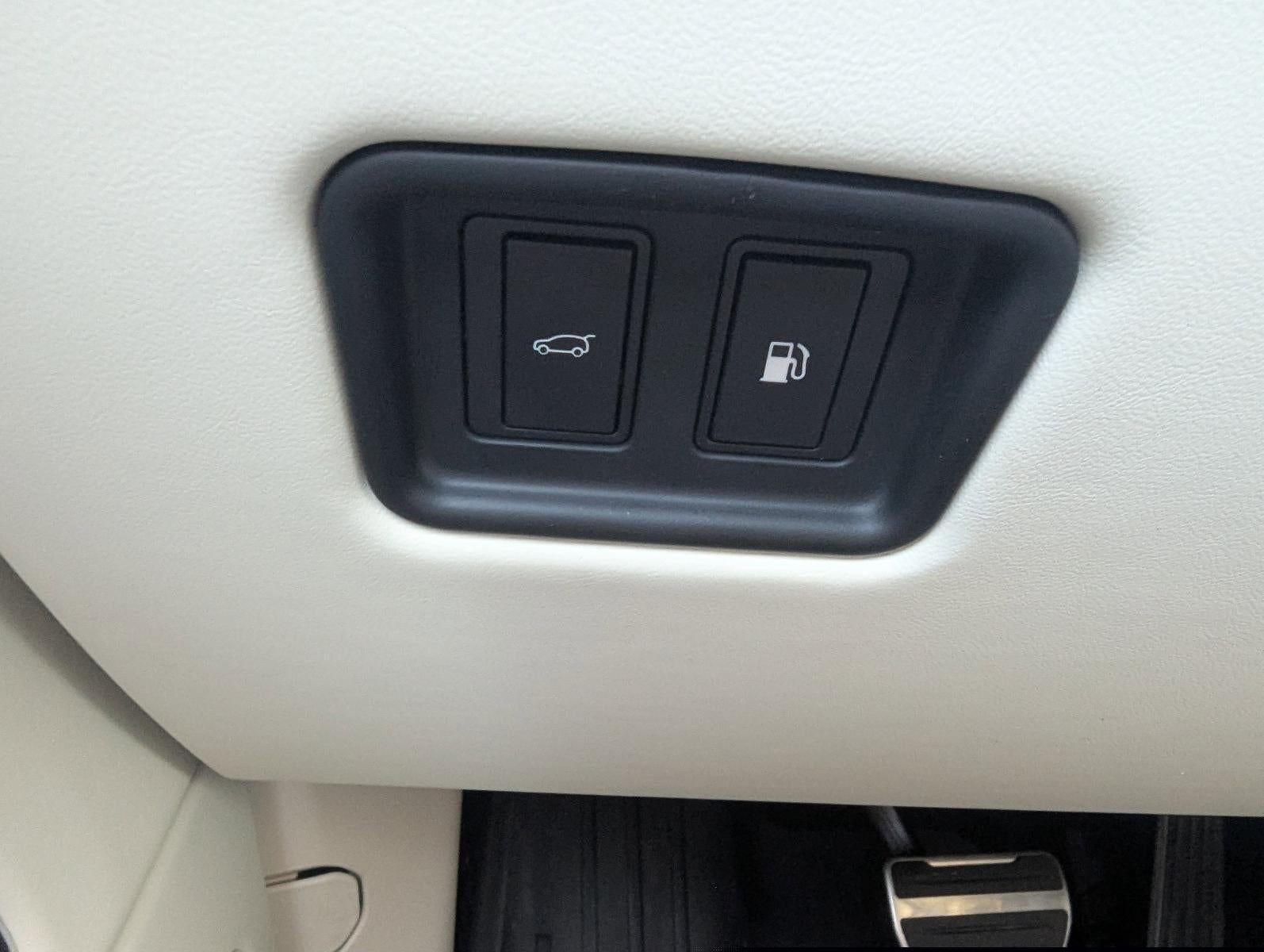 2025 Land Rover Range Rover P550e SE SWB