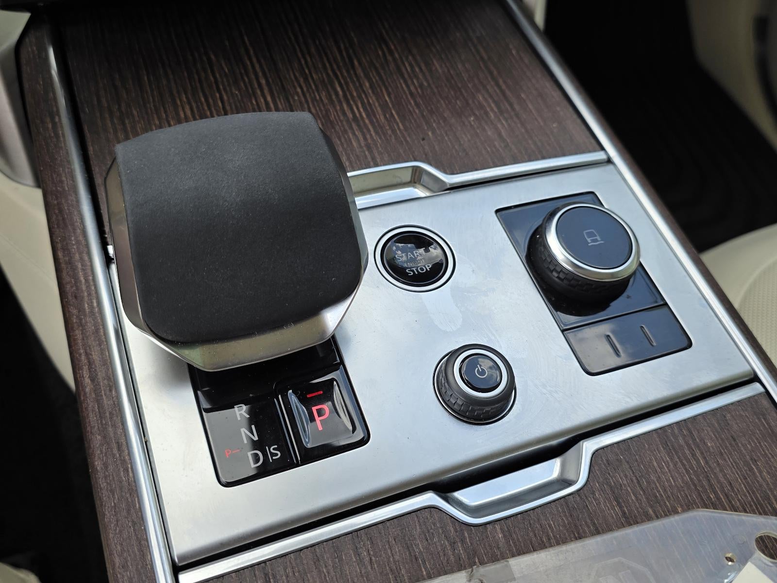 2023 Land Rover Range Rover P400 SE LWB 7 Seat