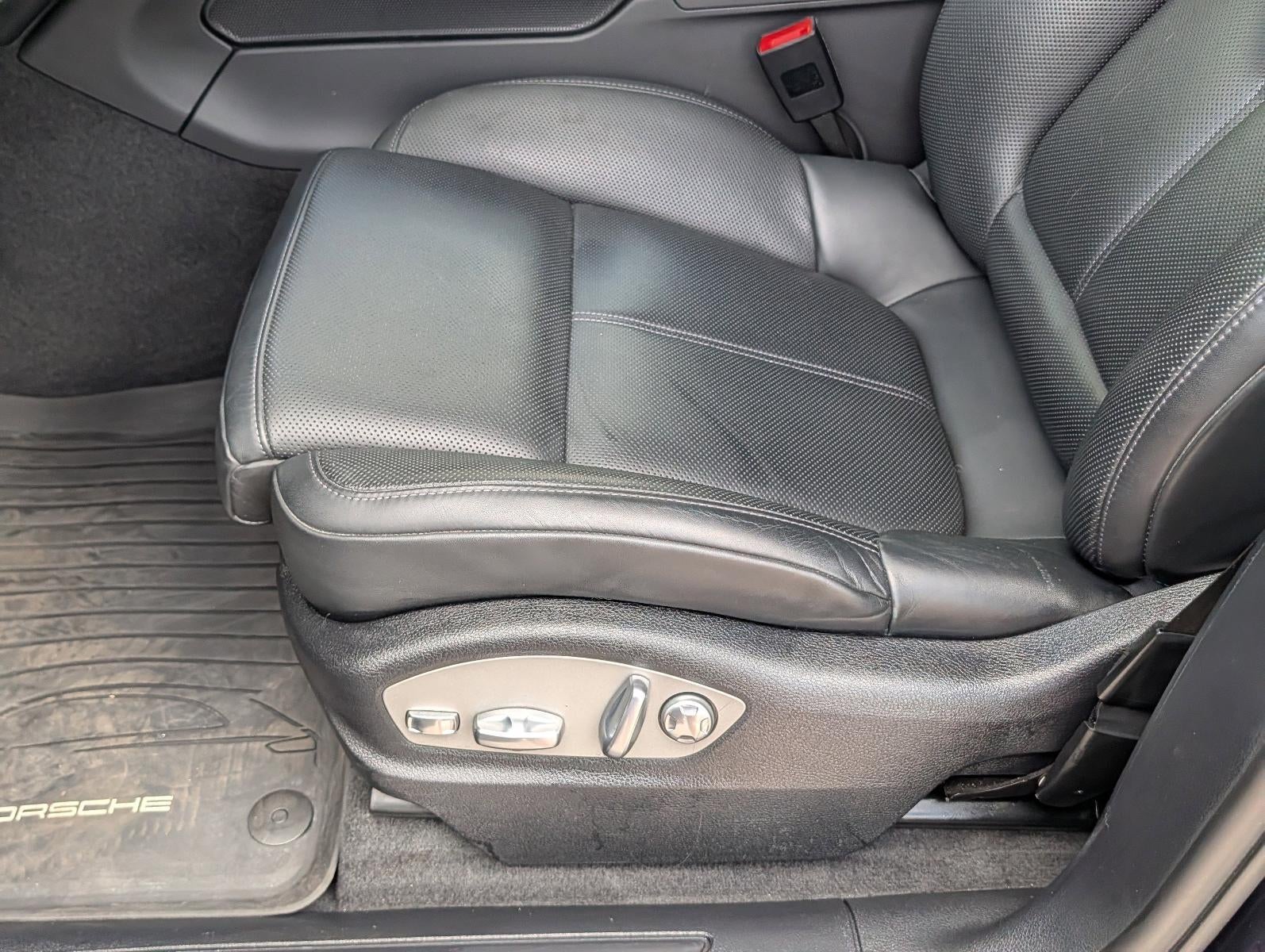 2023 Porsche Macan AWD