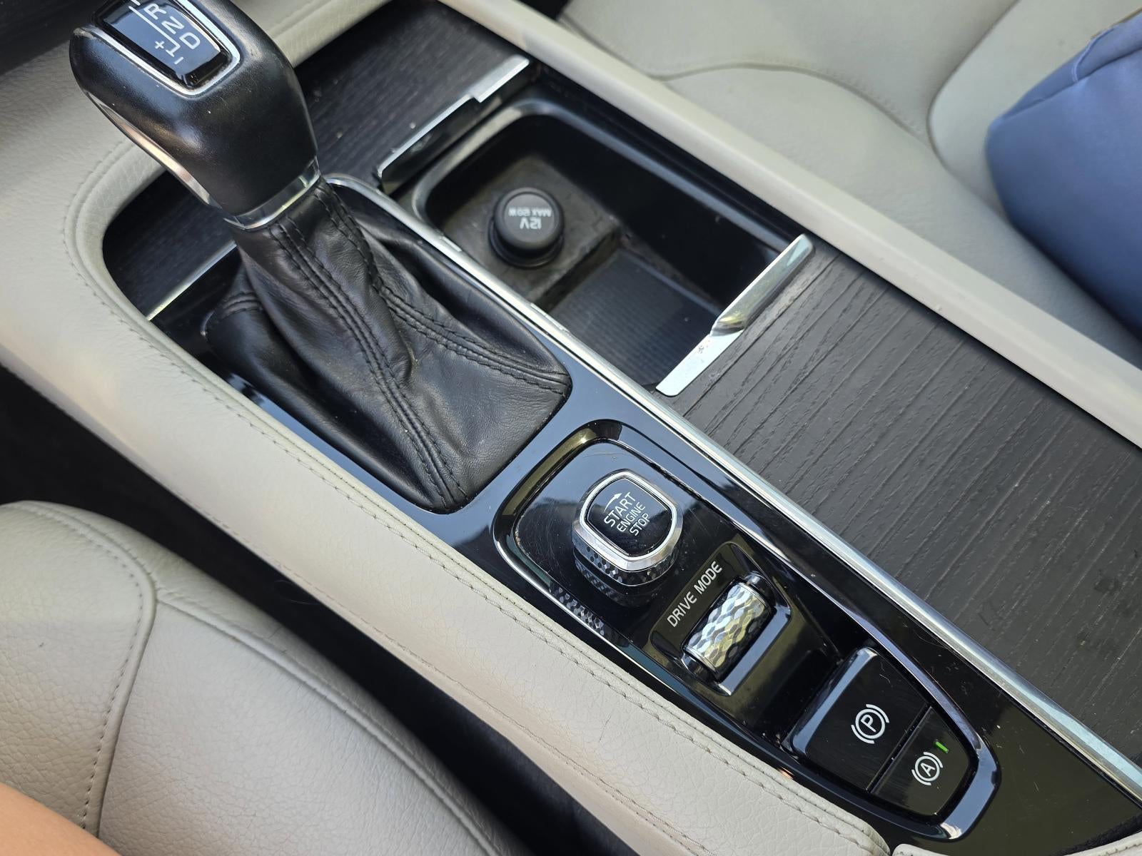 2020 Volvo XC90 T5 FWD Momentum 7 Passenger
