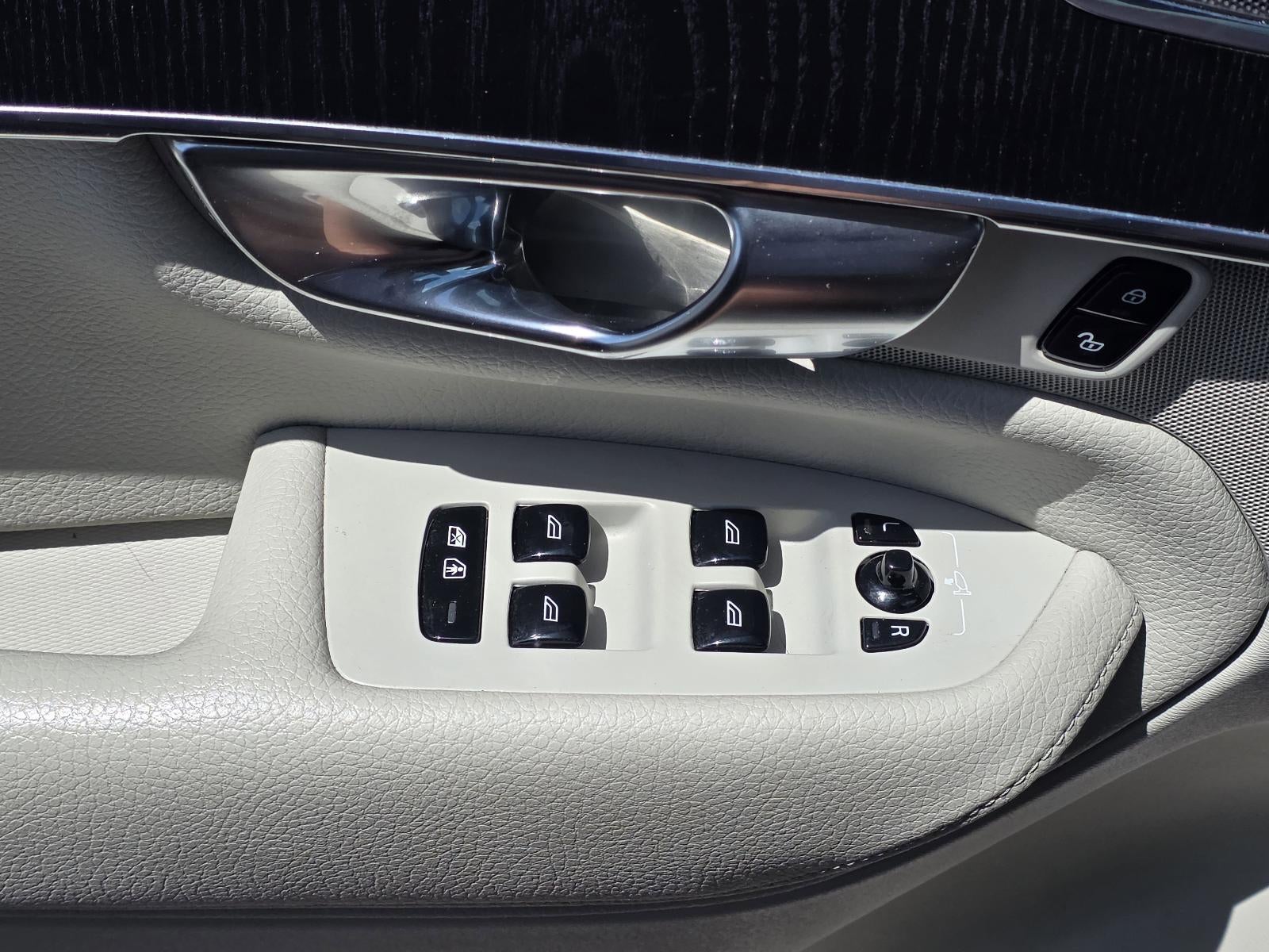 2020 Volvo XC90 T5 FWD Momentum 7 Passenger