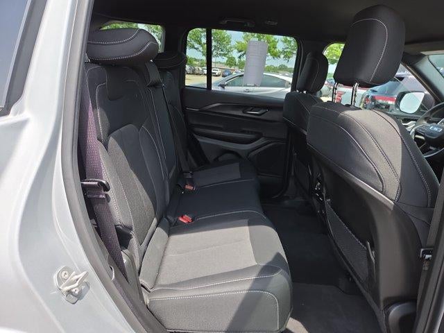 2025 Jeep Grand Cherokee Laredo 4x2