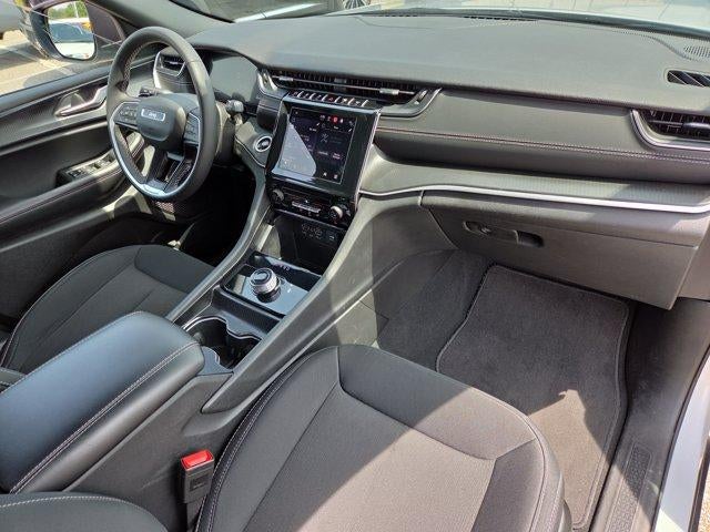 2025 Jeep Grand Cherokee Laredo 4x2