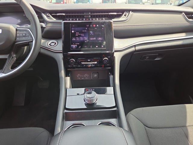 2025 Jeep Grand Cherokee Laredo 4x2