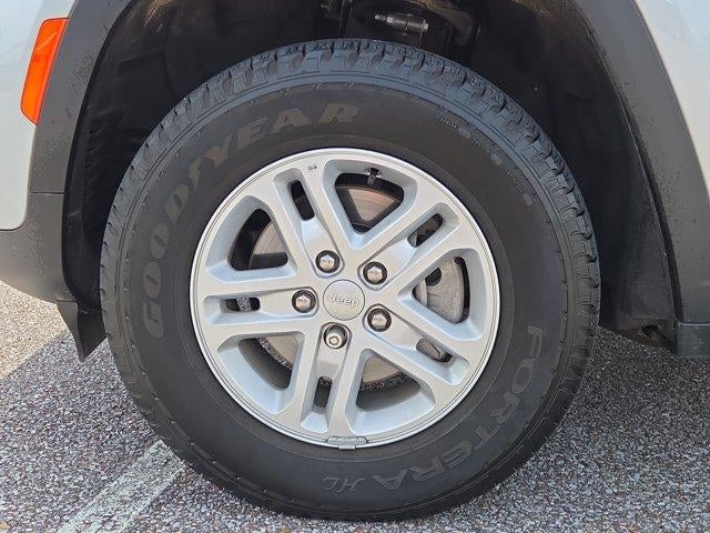 2025 Jeep Grand Cherokee Laredo 4x2