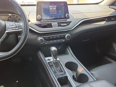 2022 Nissan Altima 2.5 SR Sedan