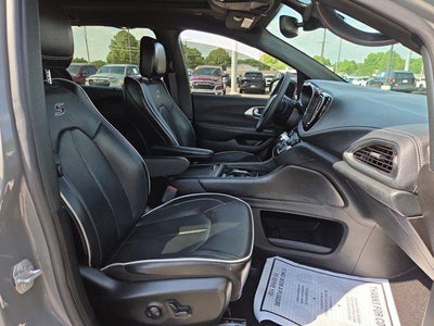2024 Chrysler Pacifica Limited FWD