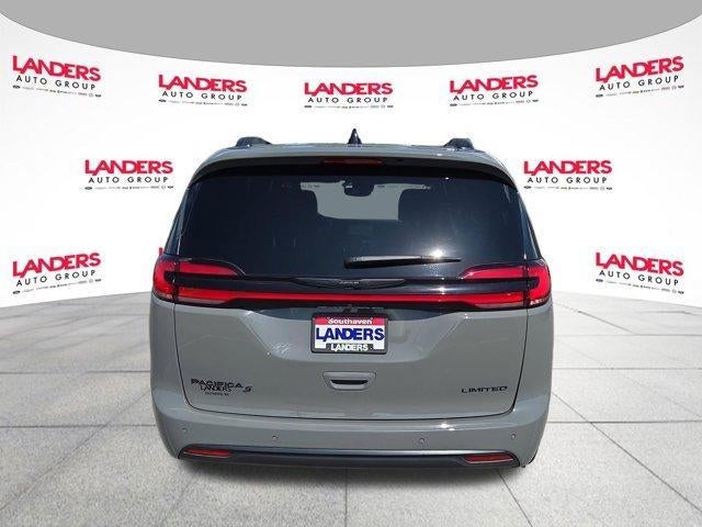 2024 Chrysler Pacifica Limited FWD