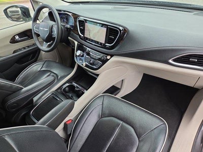2023 Chrysler Pacifica Limited FWD