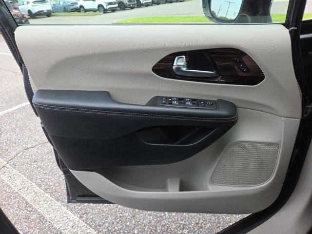 2023 Chrysler Pacifica Limited FWD