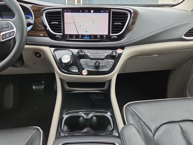2023 Chrysler Pacifica Limited FWD