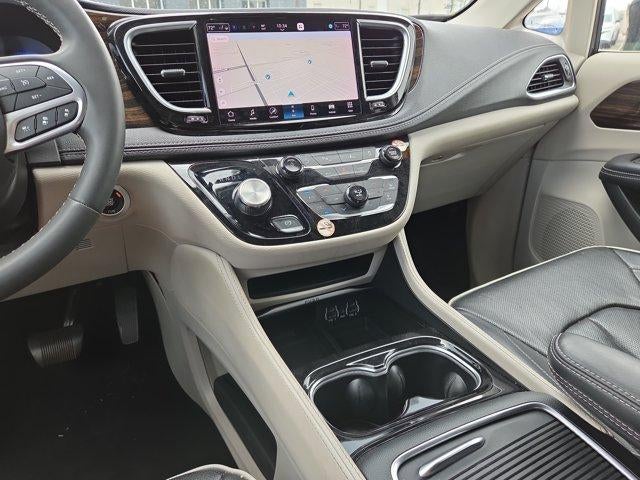 2023 Chrysler Pacifica Limited FWD