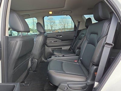 2024 Nissan Pathfinder SL 2WD