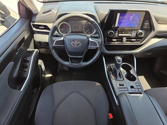 2023 Toyota Highlander LE AWD (SE)