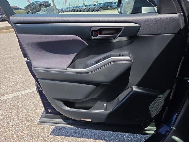 2023 Toyota Highlander LE AWD (SE)