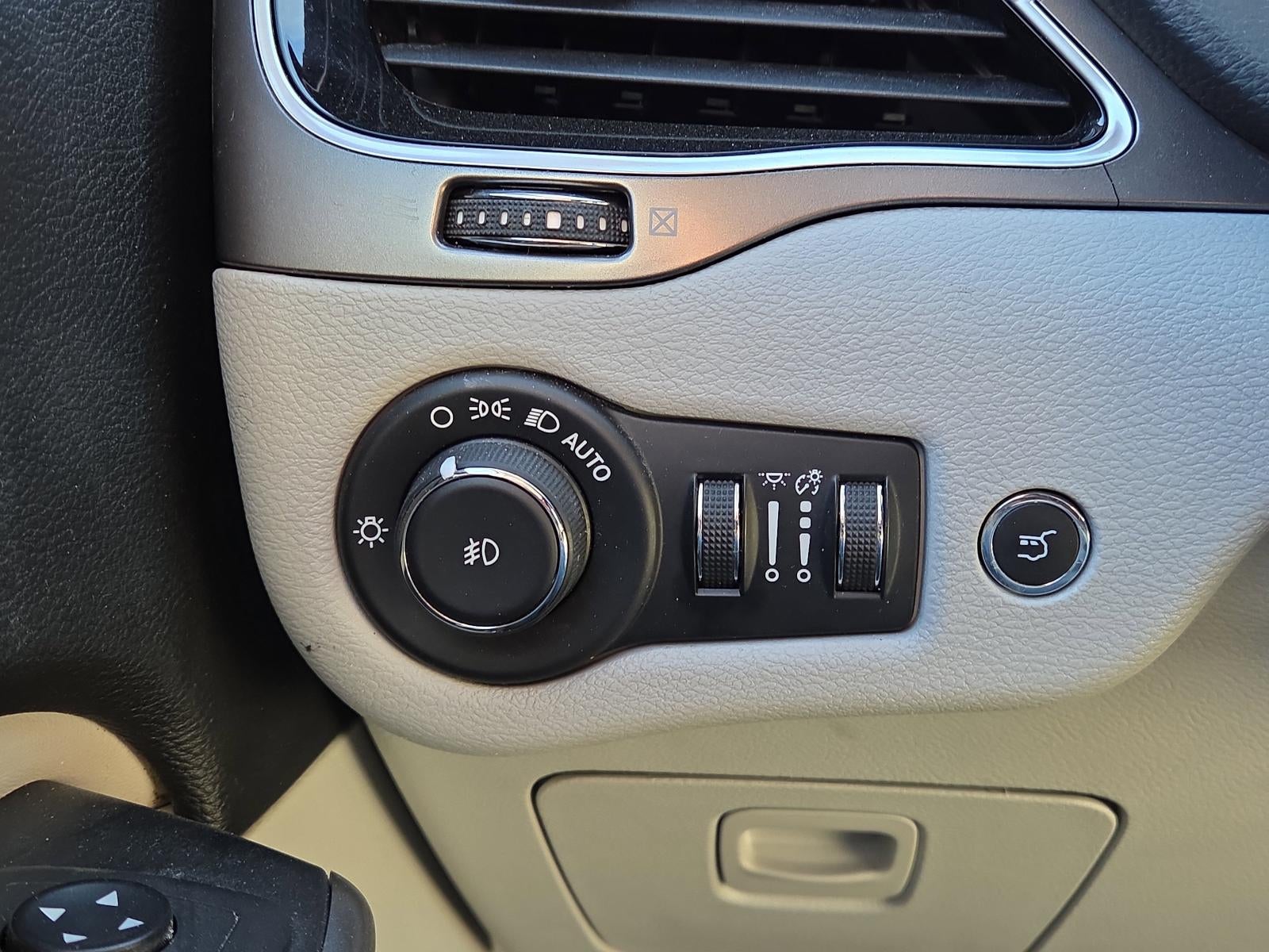 2020 Jeep Cherokee Limited FWD