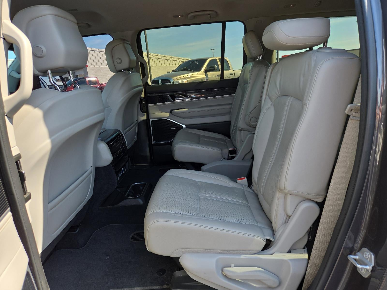 2022 Jeep Wagoneer Series III 4x2