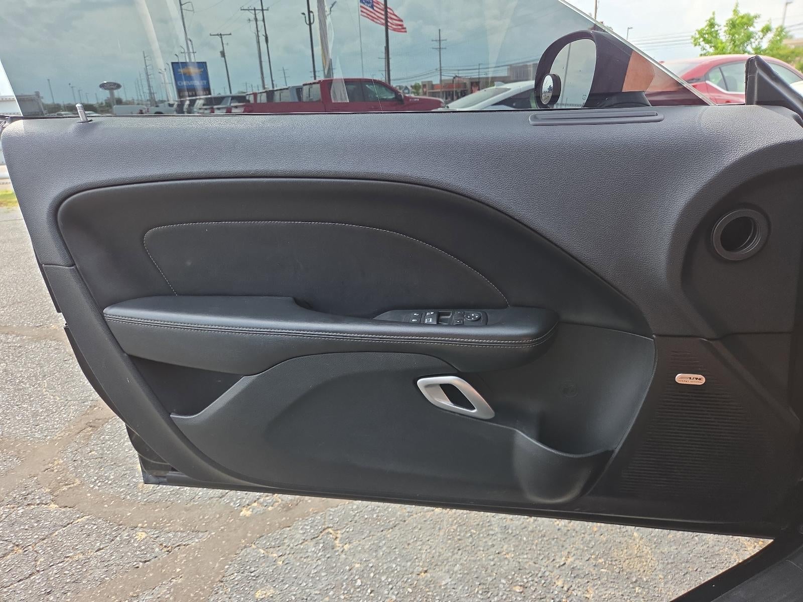2016 Dodge Challenger 2dr Cpe SXT Plus