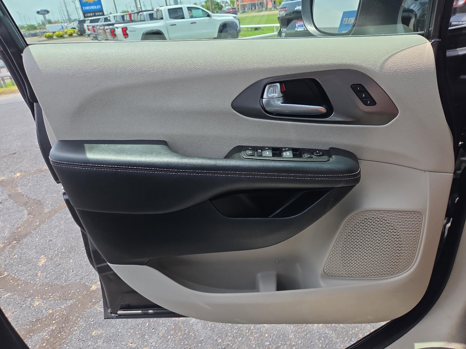 2023 Chrysler Pacifica Touring L FWD