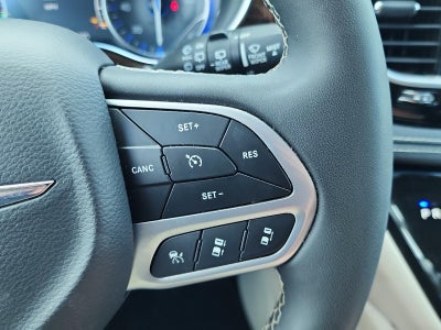 2023 Chrysler Pacifica Limited FWD