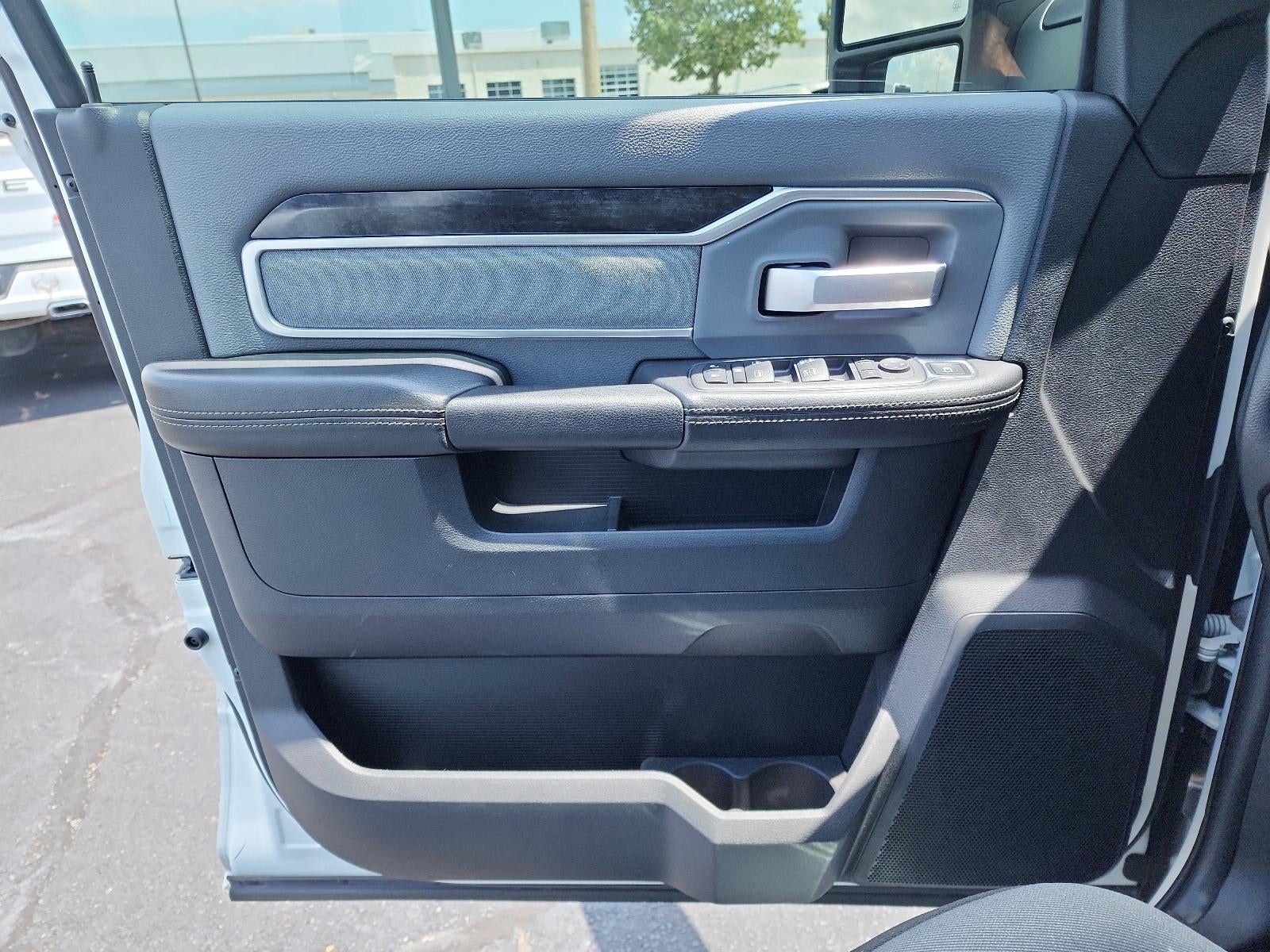 2023 RAM 3500 Chassis Cab SLT 4WD Crew Cab 60" CA 172.4" WB