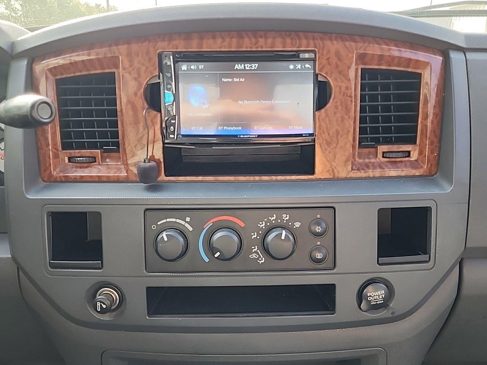 2006 Dodge Ram 3500 4WD Quad Cab 8 Ft Box DRW ST