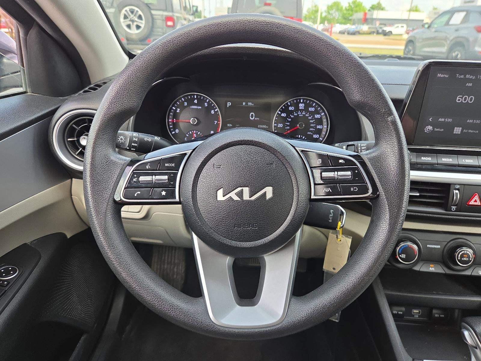 2023 Kia Forte LXS IVT