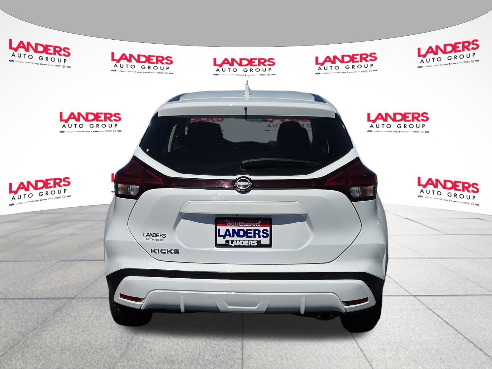 2022 Nissan Kicks S FWD