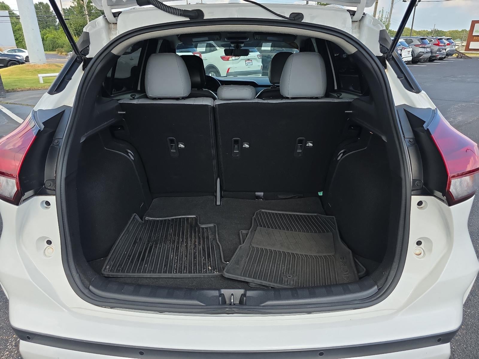2023 Nissan Kicks SR FWD