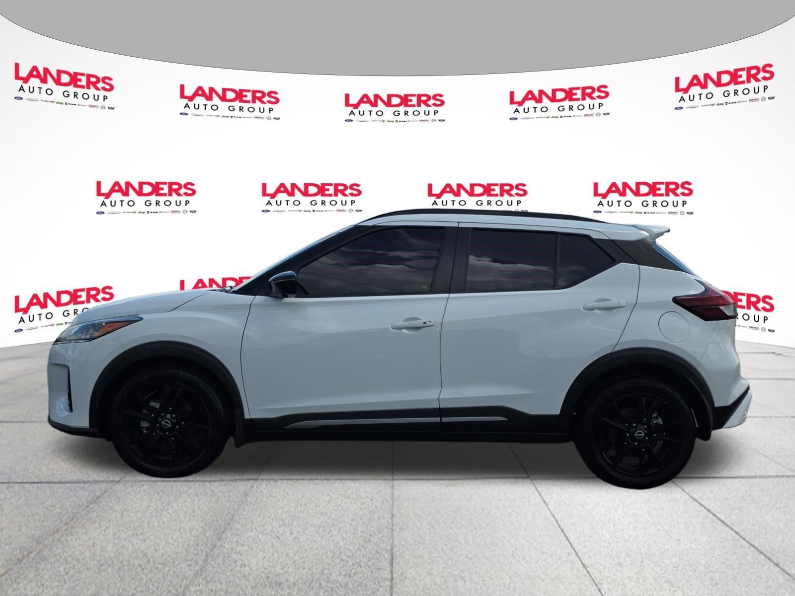 2023 Nissan Kicks SR FWD
