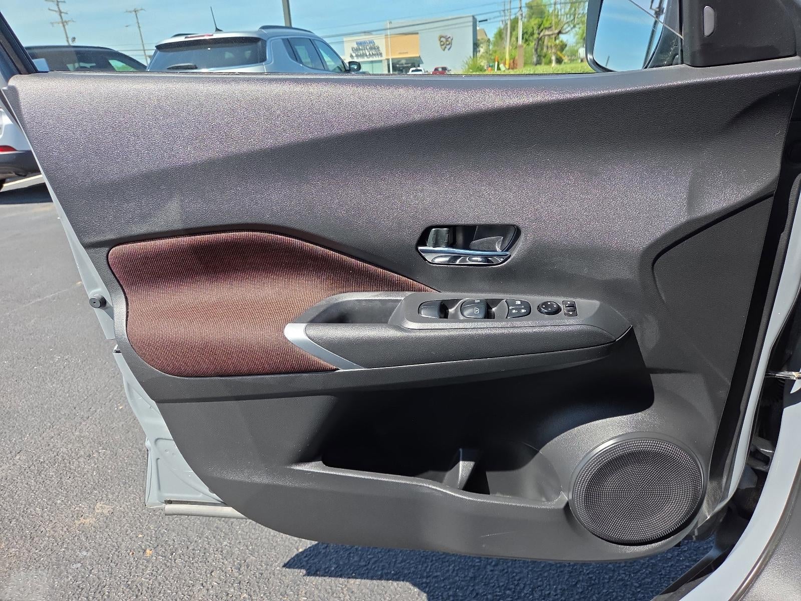 2023 Nissan Kicks SR FWD