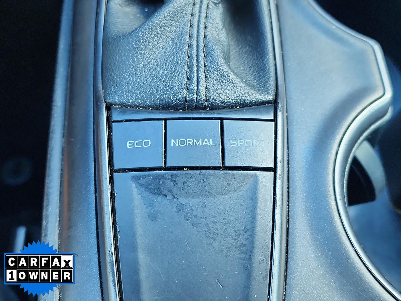 2023 Toyota Camry SE Auto (SE)