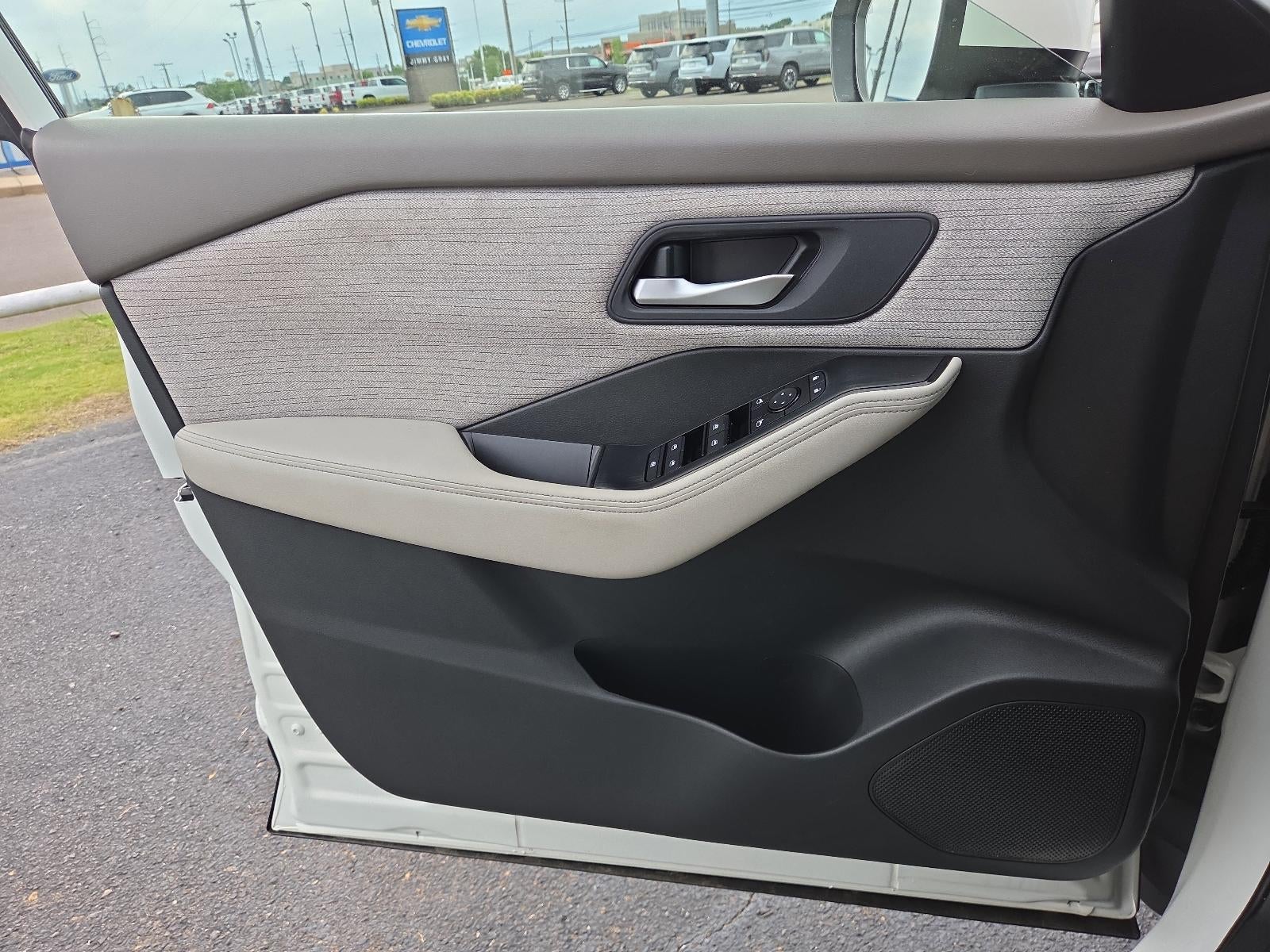 2023 Nissan Rogue FWD SV *Ltd Avail*