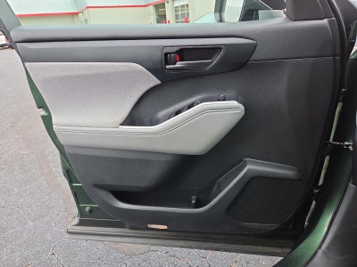 2023 Toyota Highlander Hybrid LE FWD (Natl)
