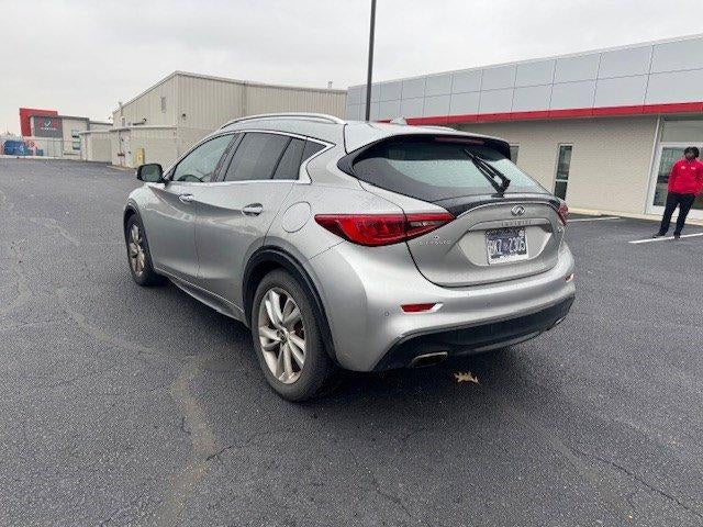 2017 INFINITI QX30 Premium FWD