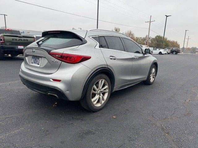 2017 INFINITI QX30 Premium FWD