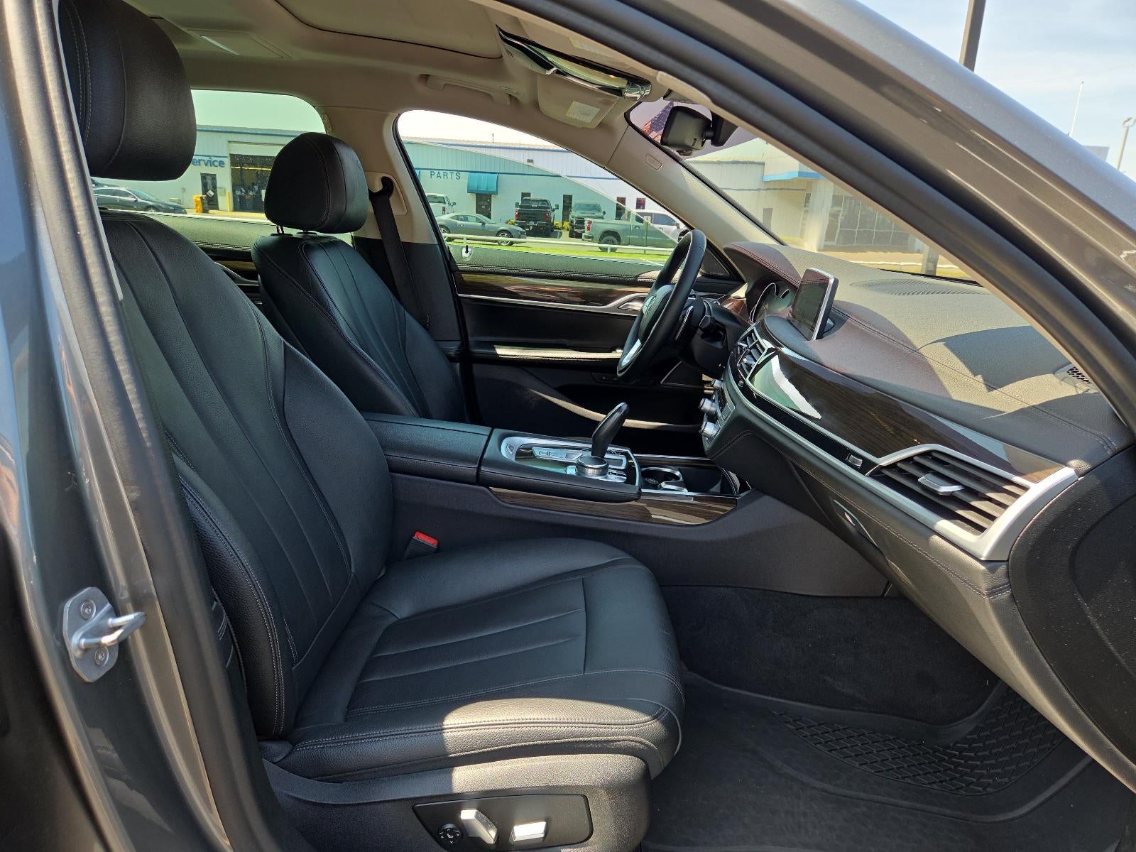 2019 BMW 740i Sedan