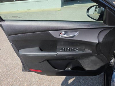 2023 Kia Forte LXS IVT