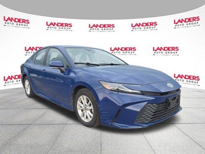 2025 Toyota Camry LE (SE)