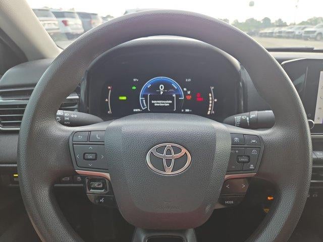 2025 Toyota Camry LE (SE)