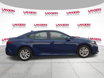 2025 Toyota Camry LE (SE)