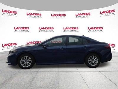 2025 Toyota Camry LE (SE)