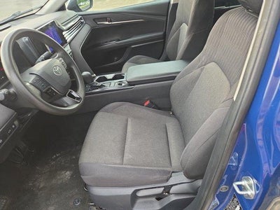 2025 Toyota Camry LE (SE)